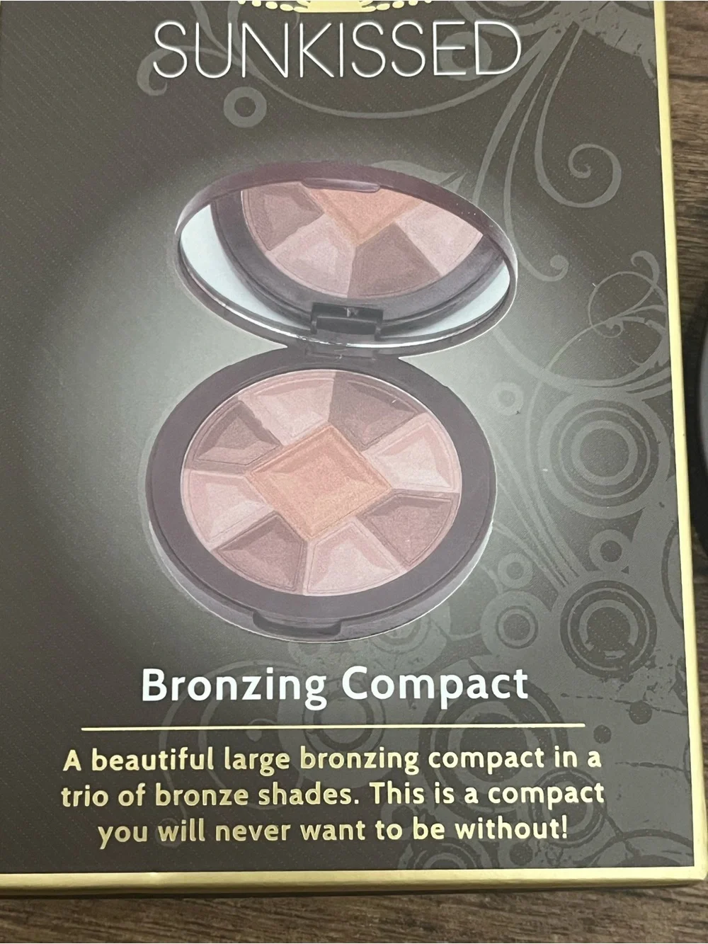 Sun-kissed Bronzing Compact - Multi-Tone Bronze